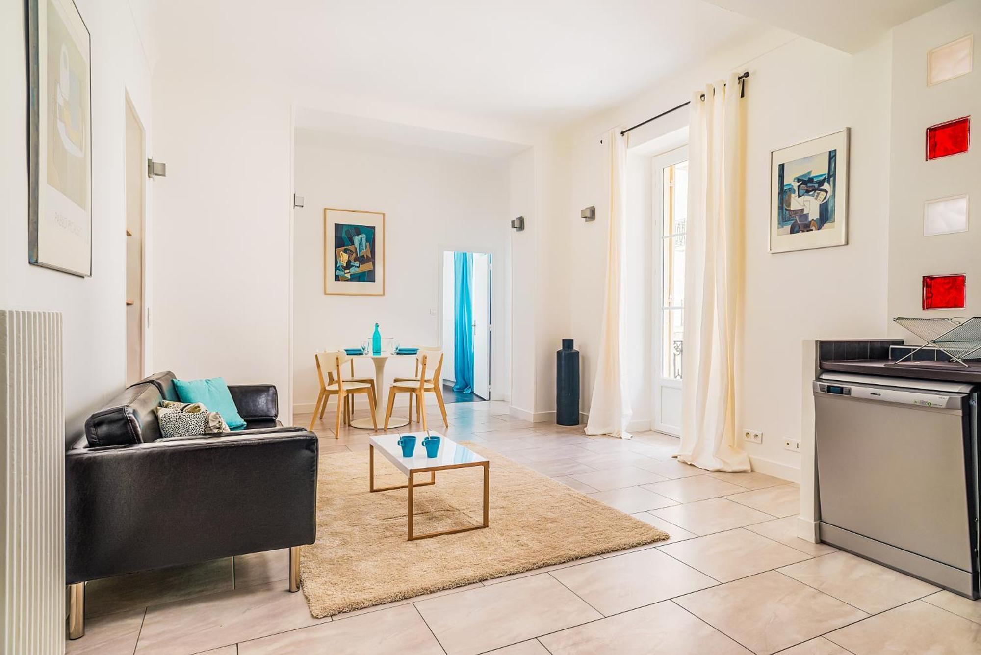 Modern 2-Bedroom City Center Apartment Ница Екстериор снимка